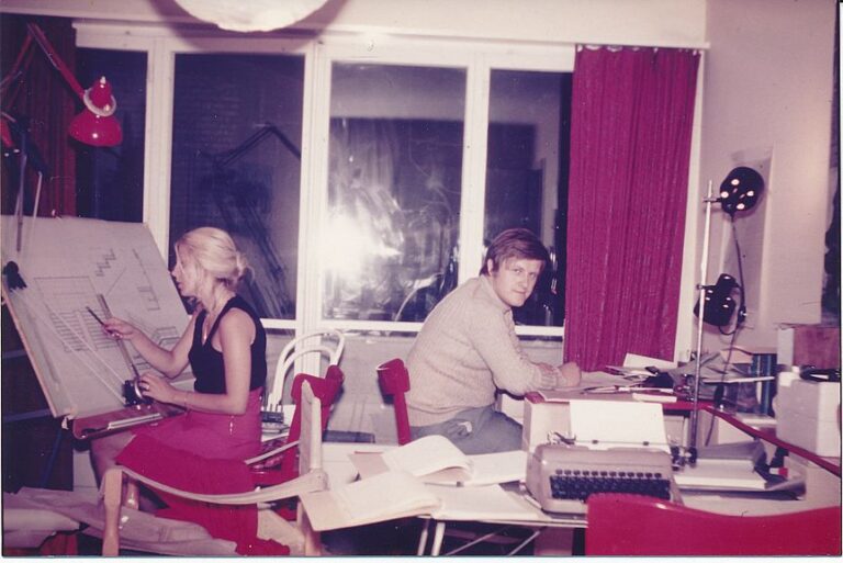 Gabriele und Heinrich Grieshaber arbeiten in ihrem Studentenzimmer